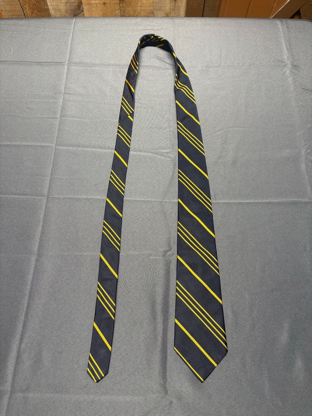 Jos A Bank Churchill Collection Men’s Silk Tie Navy Gold Striped 56 Inch